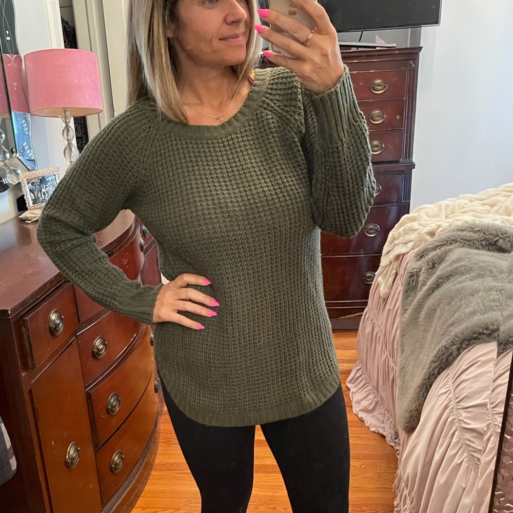 Olive green waffle sweater in Medium